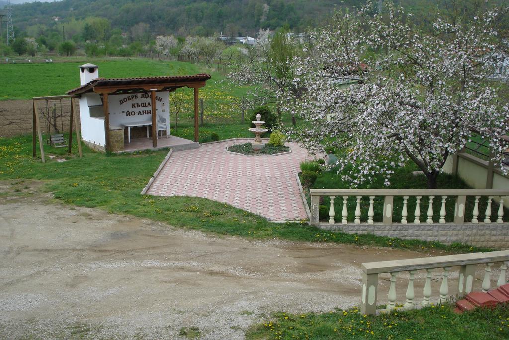 Vacation Home Yoanna Tryavna Exterior foto